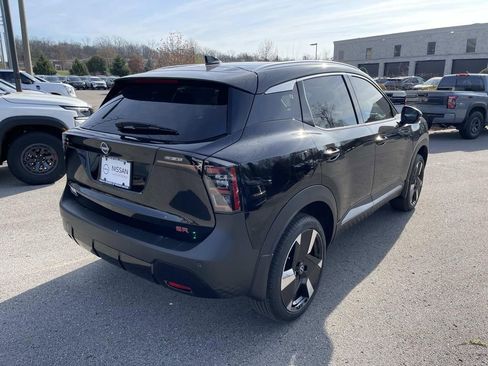 New 2026 Nissan Kicks SR w/ SR Premium Package FWD image 3
