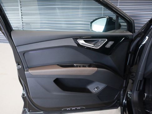 Used 2024 Audi Q4 e-tron Premium Plus w/ Premium Plus image 27