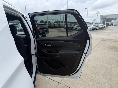 Used 2023 Chevrolet Traverse LT FWD image 29