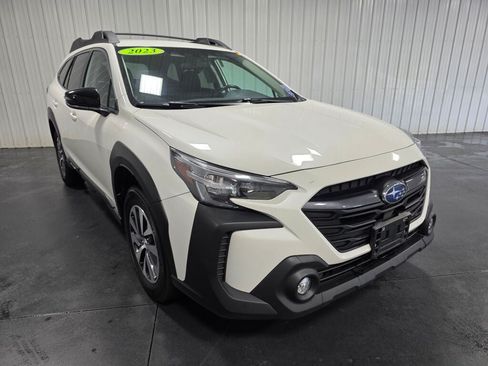 Used 2023 Subaru Outback Premium AWD/4WD image 2