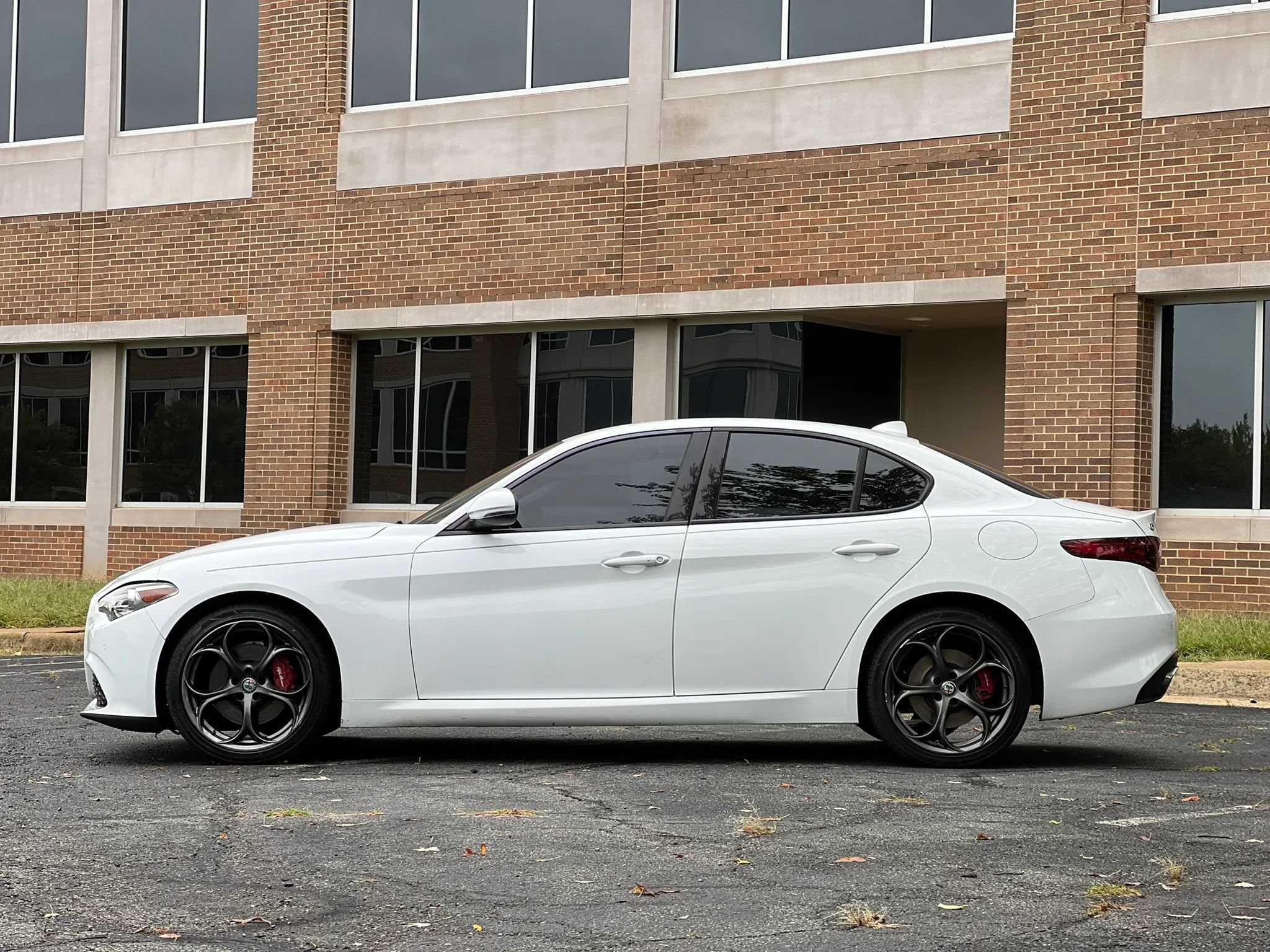 Used 2019 Alfa Romeo Giulia Ti Sport w/ Quick Order Package 22S Sport AWD/4WD image 2