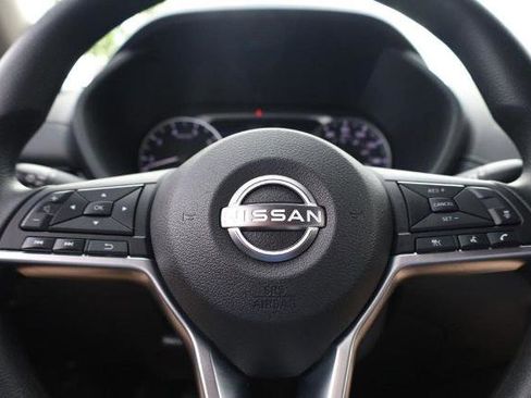 Certified 2025 Nissan Sentra SV FWD image 9