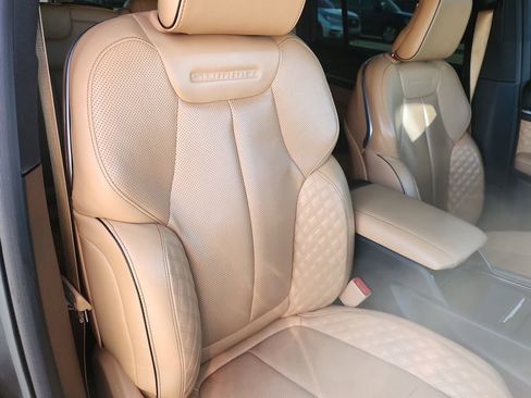 Used 2022 Jeep Grand Cherokee Summit w/ Advanced Protech Group IV image 17