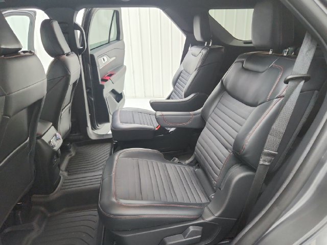 Used 2025 Ford Explorer ST-Line w/ Premium Package RWD image 35