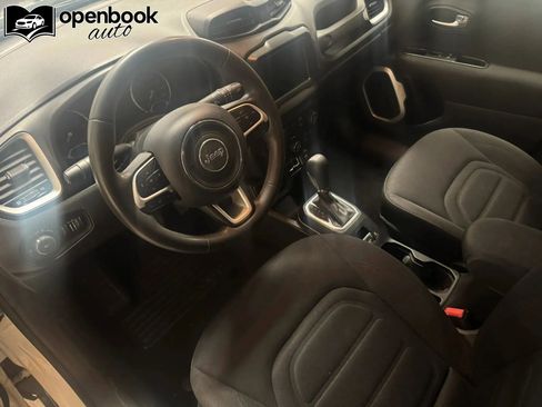 Used 2021 Jeep Renegade Latitude FWD image 9