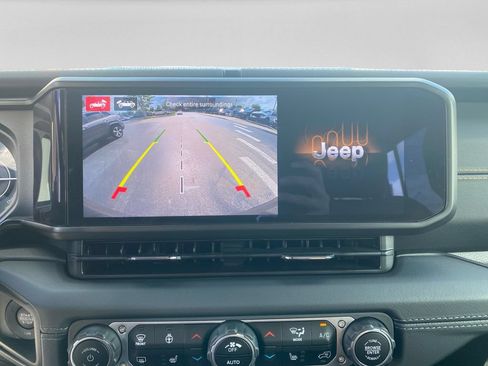 Used 2024 Jeep Wrangler Unlimited Sahara w/ Technology Group AWD/4WD image 23