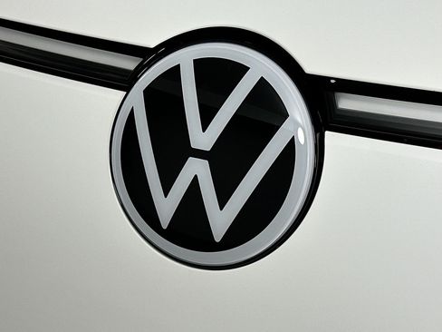 Used 2025 Volkswagen ID. Buzz Pro S Plus AWD/4WD image 16