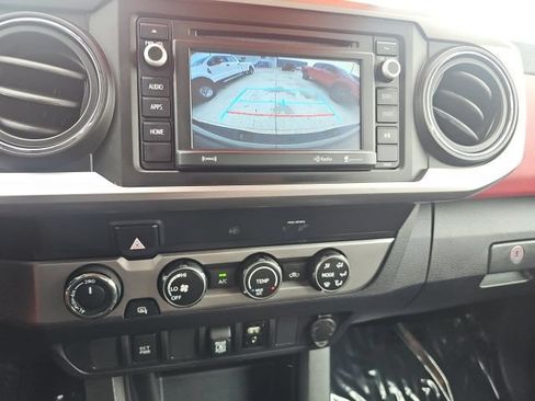 Used 2019 Toyota Tacoma SR5 AWD/4WD image 17