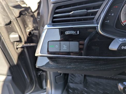 Used 2019 Audi Q8 Premium AWD/4WD image 14