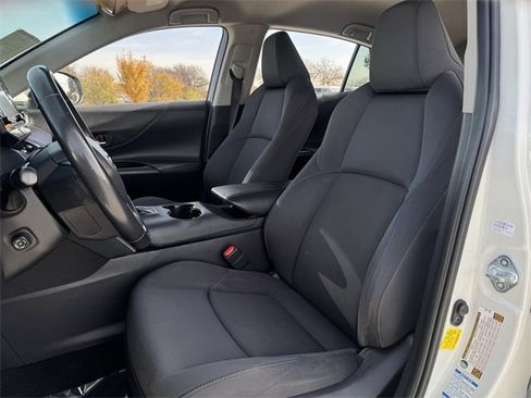 Used 2022 Toyota Venza LE image 25