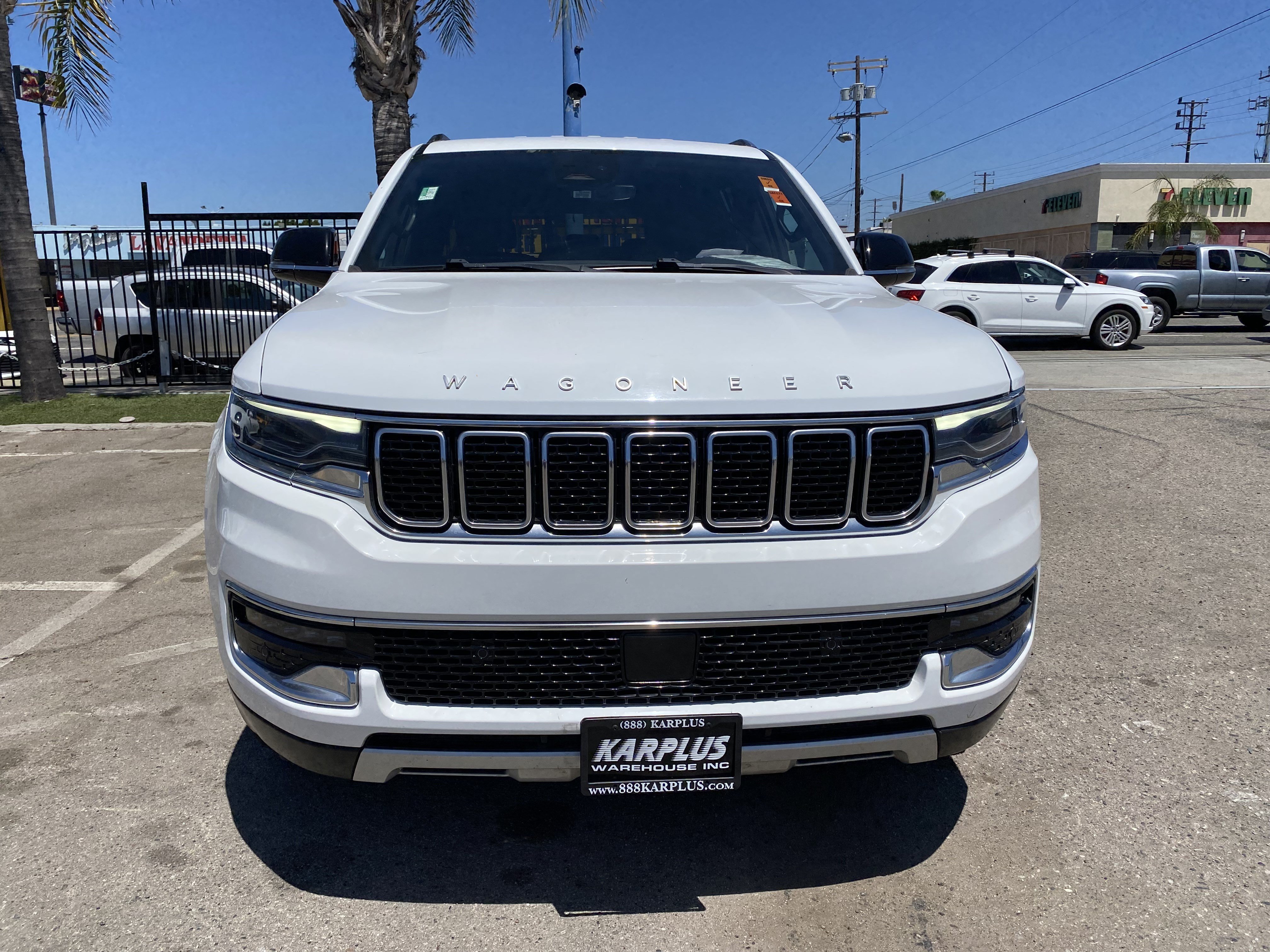 Used 2024 Jeep Wagoneer L Series II AWD/4WD image 3