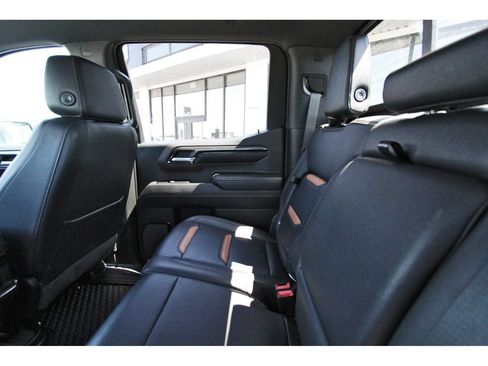 Used 2022 GMC Sierra 1500 AT4 w/ AT4 Preferred Package AWD/4WD image 12