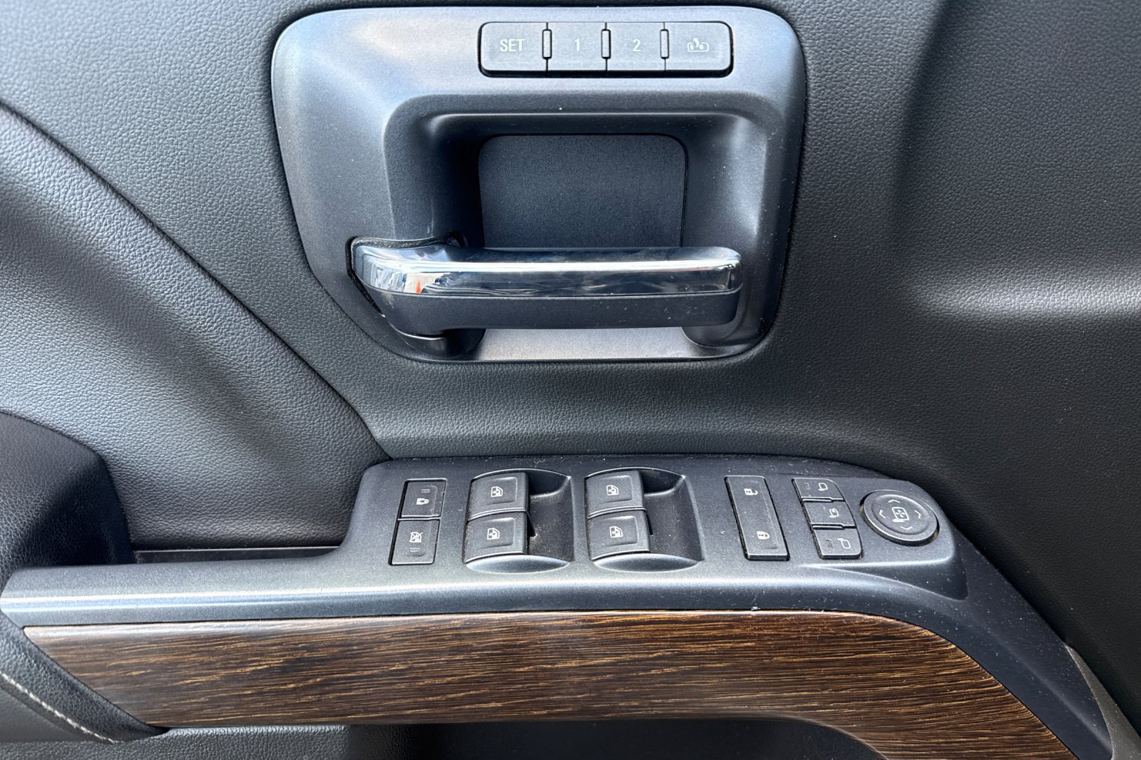Used 2019 GMC Sierra 3500 Denali w/ Duramax Plus Package AWD/4WD image 10