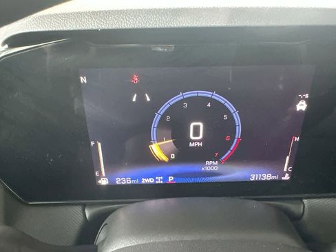 Used 2025 Chevrolet TrailBlazer LT AWD/4WD image 16