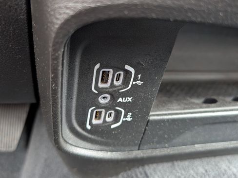 Used 2025 RAM 2500 Big Horn AWD/4WD image 25