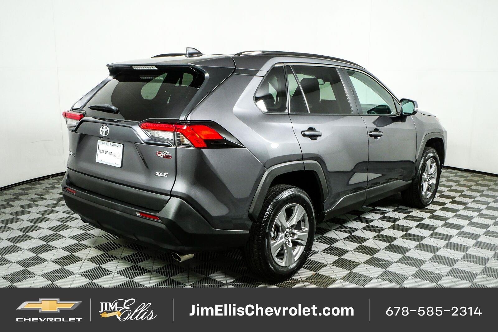 Used 2024 Toyota RAV4 XLE FWD image 3