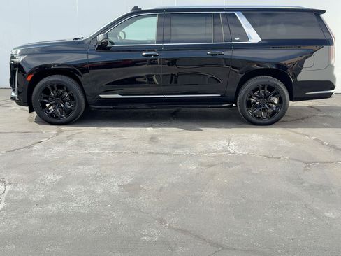 Certified 2023 Cadillac Escalade ESV Luxury image 2