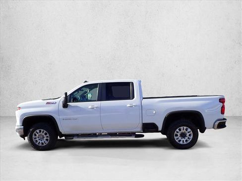 Used 2024 Chevrolet Silverado 2500 LT image 2