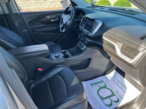 Used 2024 GMC Terrain SLT image 13