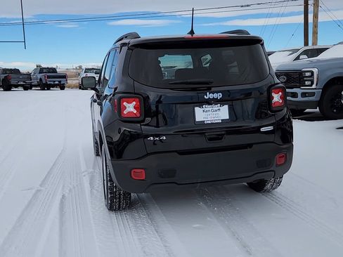 Used 2020 Jeep Renegade Latitude w/ Cold Weather Group image 3