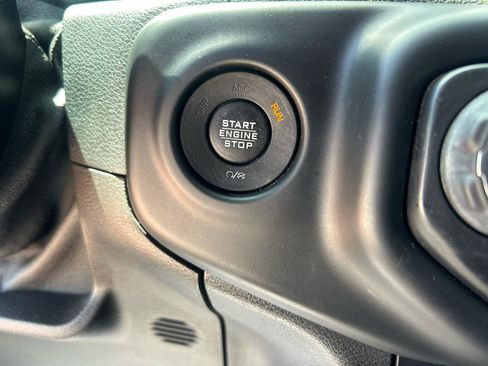 Used 2019 Jeep Wrangler Unlimited Sport S AWD/4WD image 21