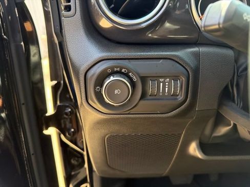 Used 2022 Jeep Wrangler Unlimited Sahara AWD/4WD image 19