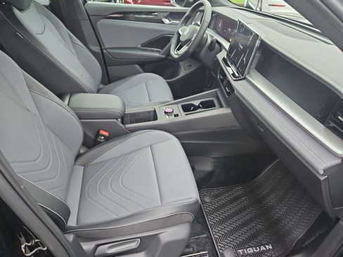 New 2026 Volkswagen Tiguan SE R-Line AWD/4WD image 29