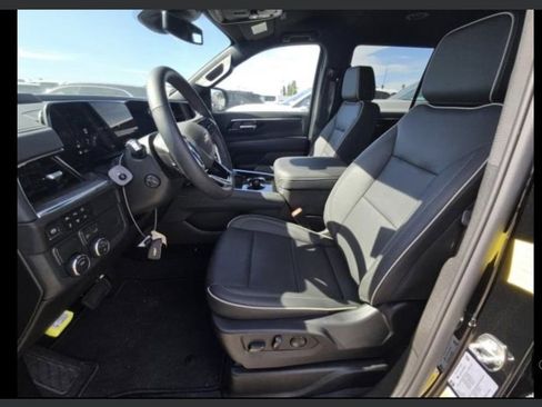 Used 2025 Chevrolet Tahoe Premier image 9