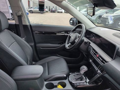 Used 2024 Kia Seltos EX image 7