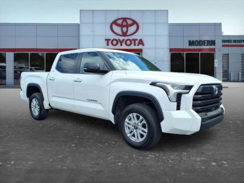 Certified 2025 Toyota Tundra SR5 w/ SR5 Premium Package AWD/4WD image 8