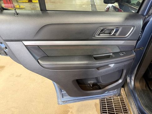 Used 2019 Ford Explorer XLT w/ Equipment Group 202A AWD/4WD image 25