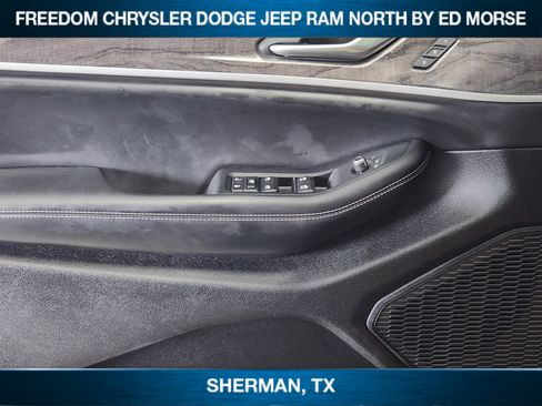 Used 2023 Jeep Grand Cherokee Limited w/ Luxury Tech Group II AWD/4WD image 16