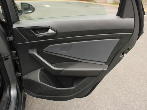 Used 2025 Volkswagen Jetta SE FWD image 23
