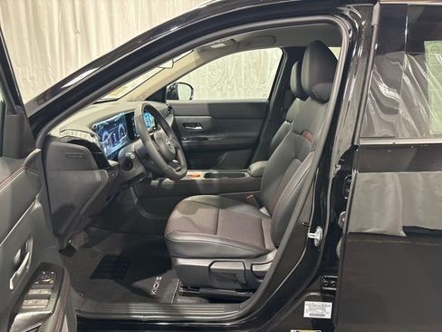 New 2026 Nissan Kicks SR w/ Cold Weather Package image 9