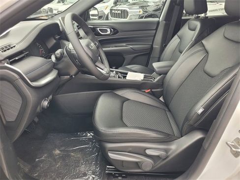 New 2026 Jeep Compass Latitude image 4