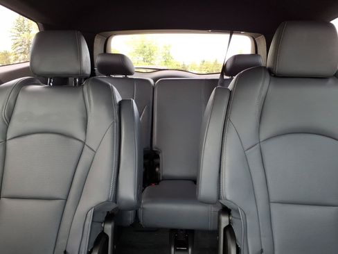 Used 2023 Buick Enclave Essence AWD/4WD image 14