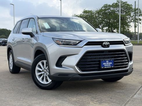 Used 2025 Toyota Grand Highlander FWD image 2
