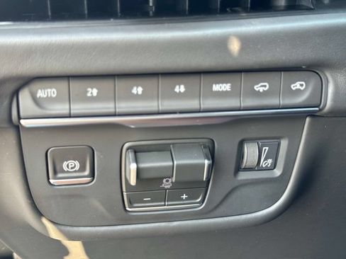 New 2026 Cadillac Escalade Platinum Sport w/ LPO, ONYX Package AWD/4WD image 31