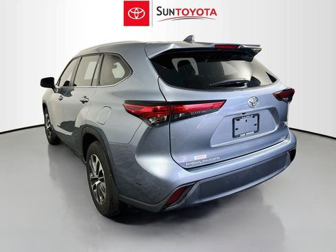 Used 2023 Toyota Highlander XLE FWD image 6