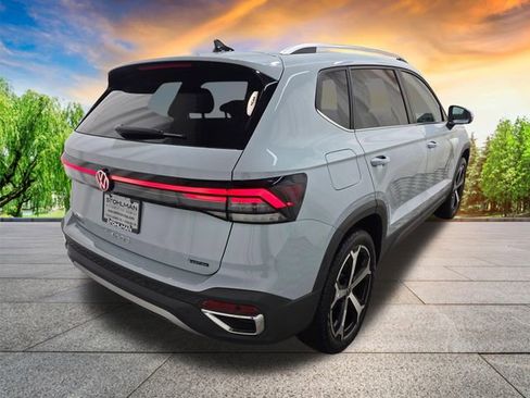Used 2025 Volkswagen Taos SEL image 4