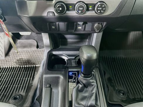 Used 2022 Toyota Tacoma SR w/ SR Convenience Package RWD image 22
