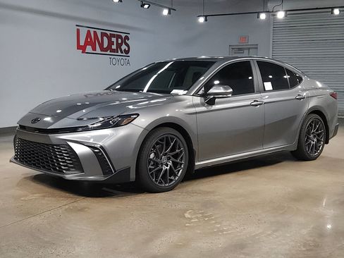 New 2026 Toyota Camry SE FWD image 3