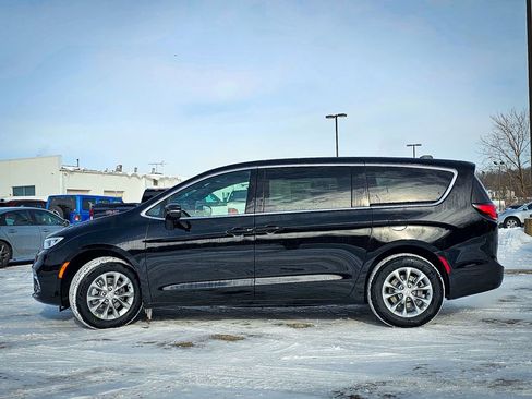 New 2026 Chrysler Pacifica Select image 6