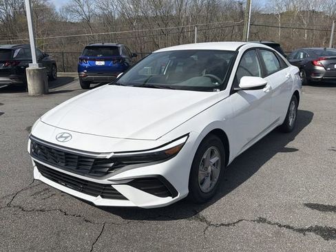 New 2026 Hyundai Elantra SE image 3