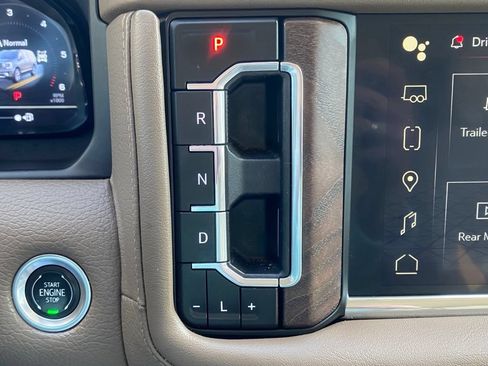 Used 2024 GMC Yukon XL Denali AWD/4WD image 32