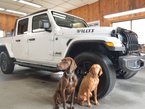 Used 2022 Jeep Gladiator Sport AWD/4WD image 2