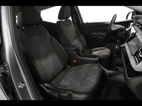 Used 2027 Chevrolet Bolt LT w/ Comfort Package FWD image 17