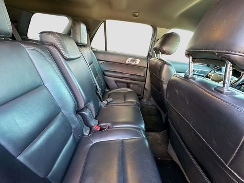Used 2013 Ford Explorer XLT image 26