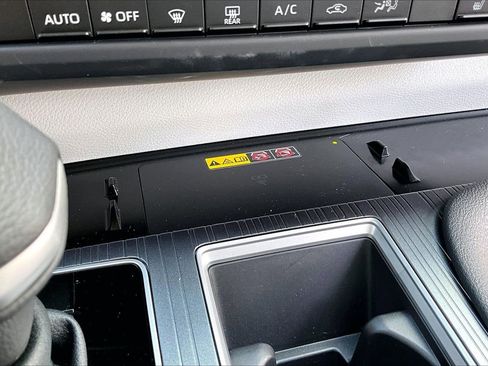 Used 2026 Toyota Sienna XLE FWD image 26