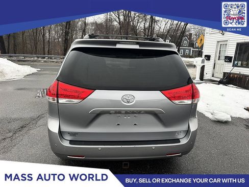 Used 2012 Toyota Sienna XLE image 4